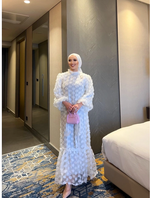 Boncuk Tüy Detaylı Elbise  - Beyaz