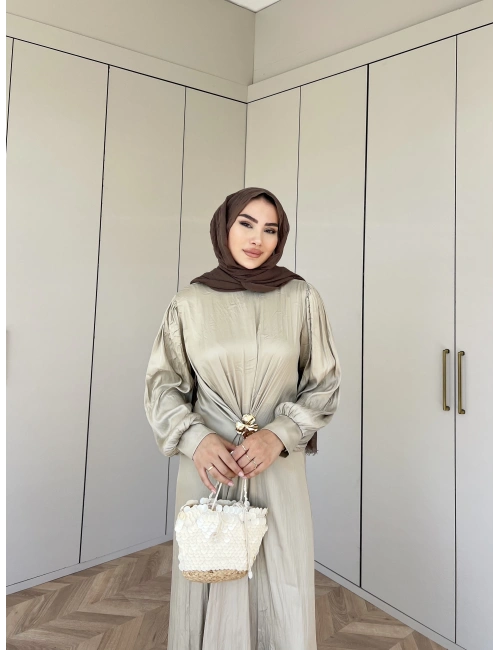 Broşlu Aden Elbise - Bej