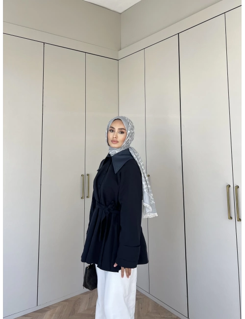 Masal Deri Detaylı Trenç (Ön Sipariş)