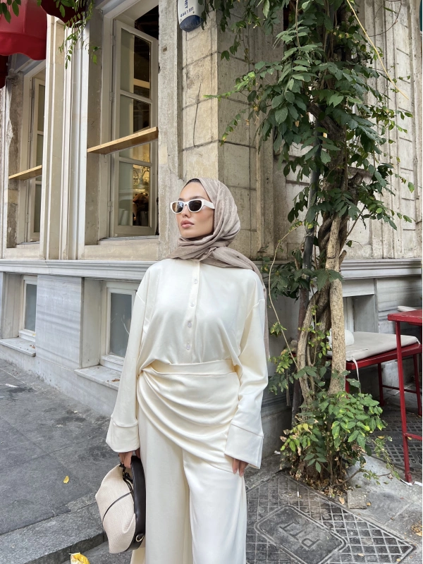 Lale Belden Geçirmeli Oysha Takım - Krem