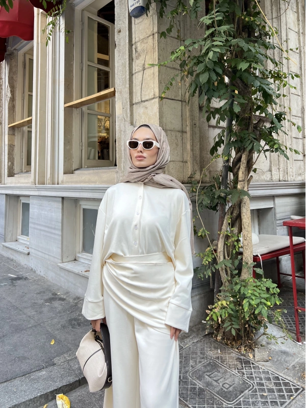 Lale Belden Geçirmeli Oysha Takım - Krem