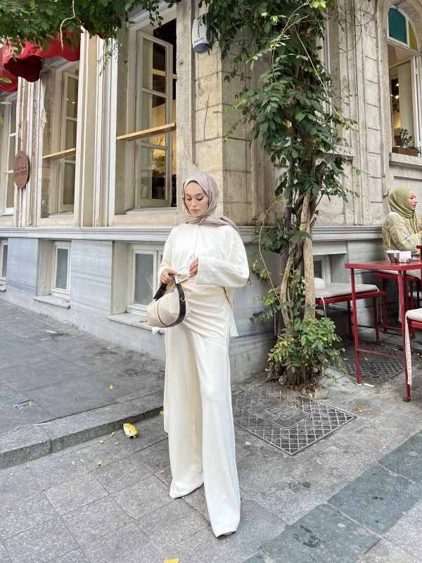 Lale Belden Geçirmeli Oysha Takım - Krem