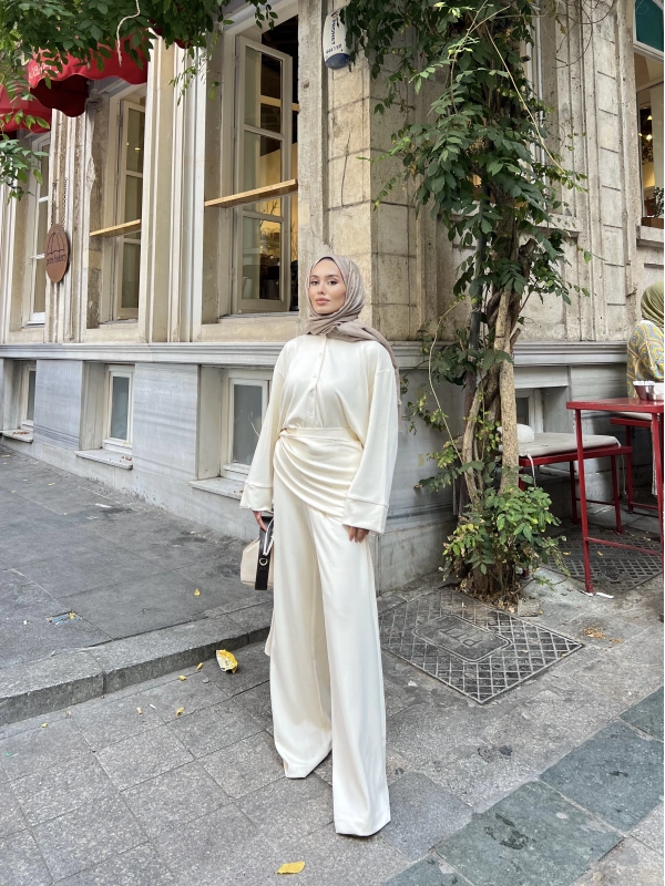 Lale Belden Geçirmeli Oysha Takım - Krem