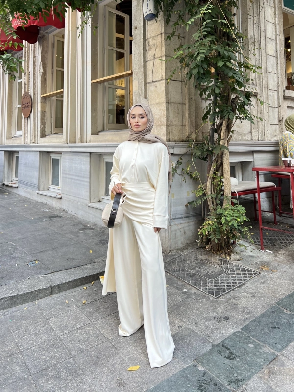 Lale Belden Geçirmeli Oysha Takım - Krem