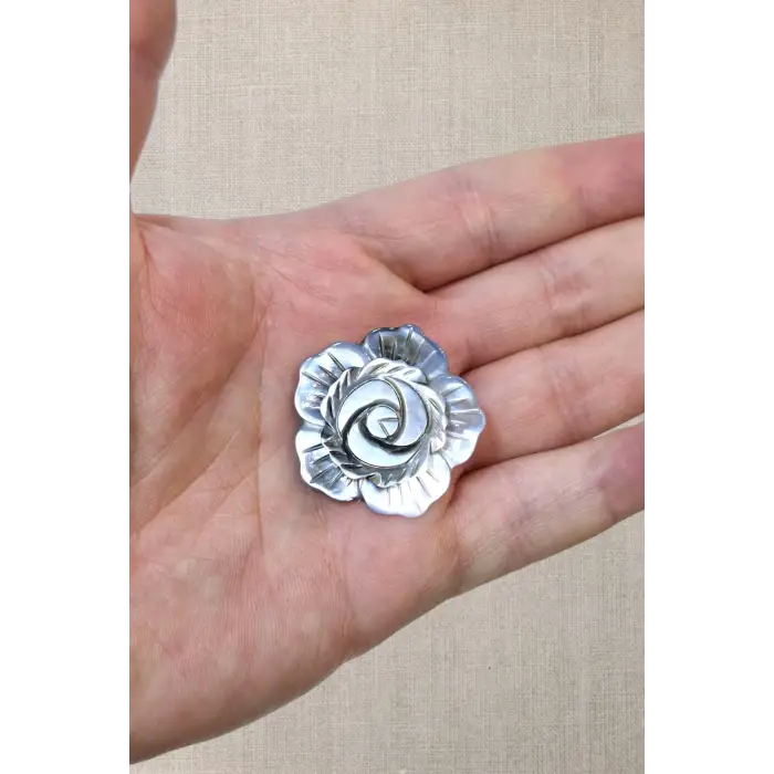 Gül Motifi Gri Renk Sedef Broş BR10-13