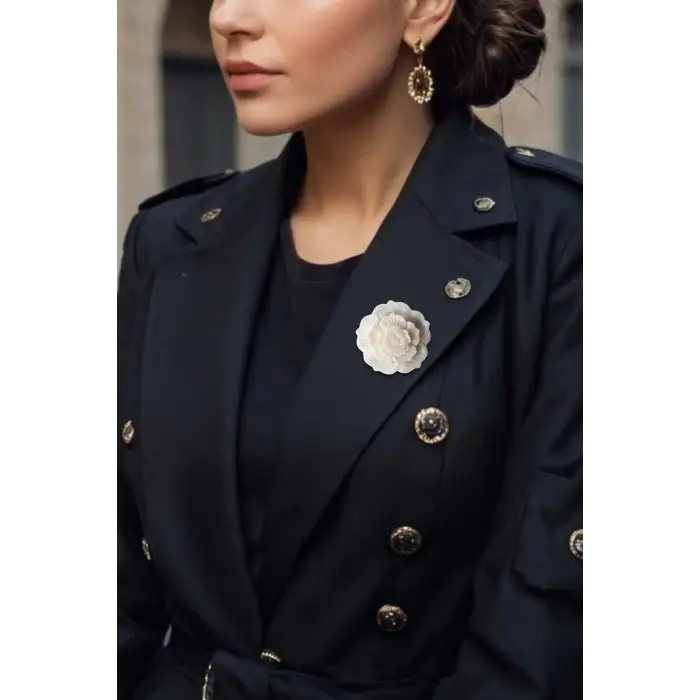 Çiçek Motifi Beyaz Sedef Broş BR10-6