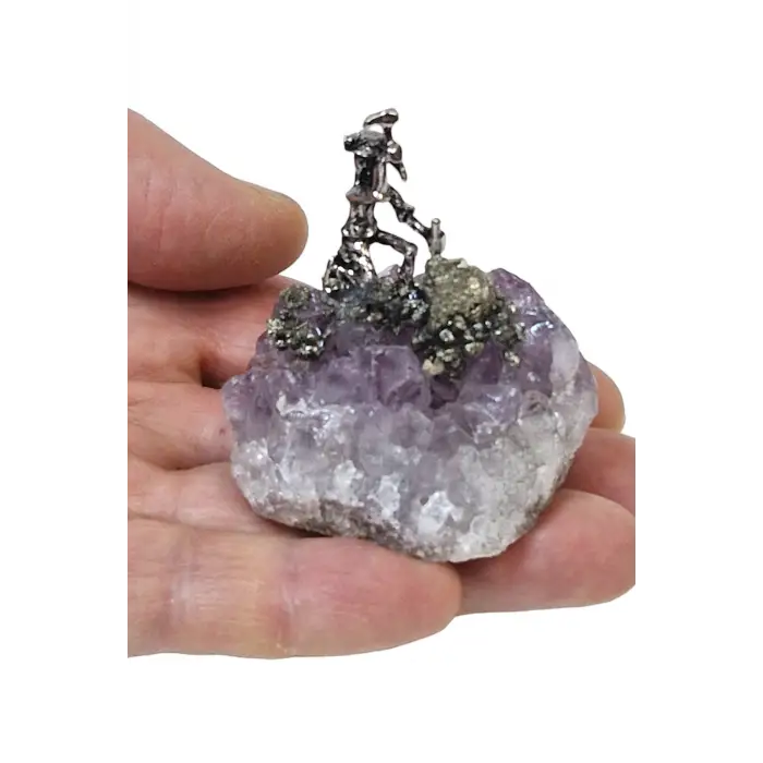 Doğal Ametist Taşı Üzerinde Madenci Figürü Minimalist Biblo TK10