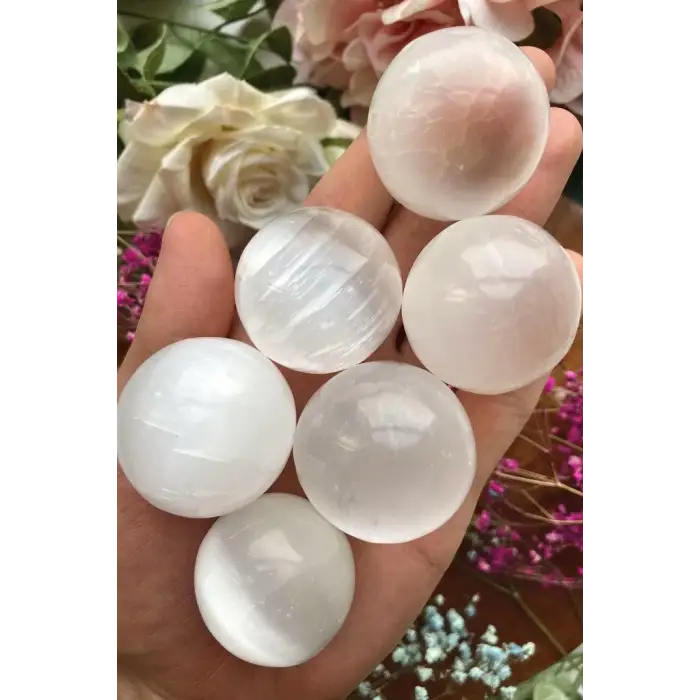 Küre Beyaz Selenit 4 Cm.