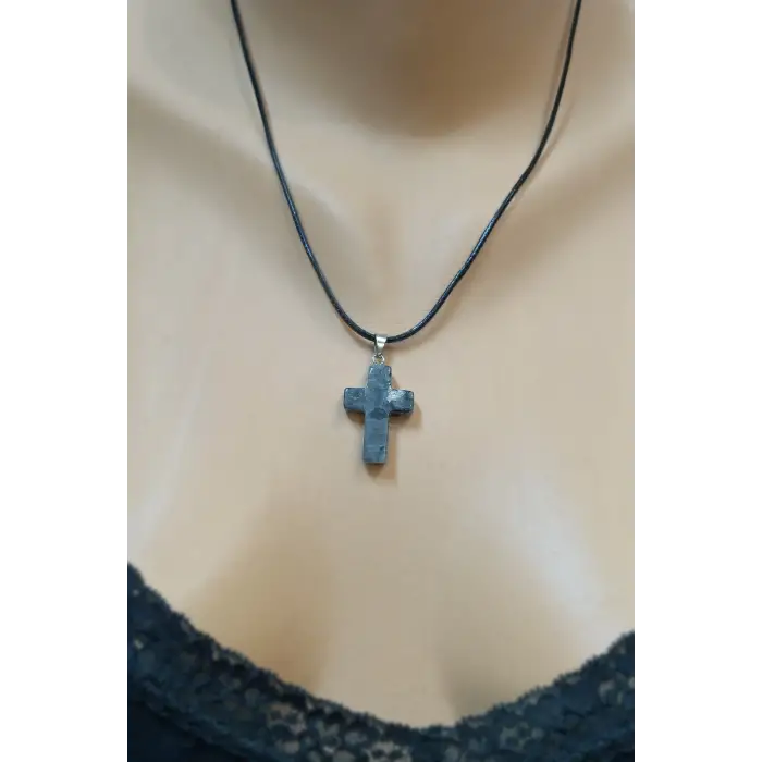 Larvikit Haç Kolye 556-1