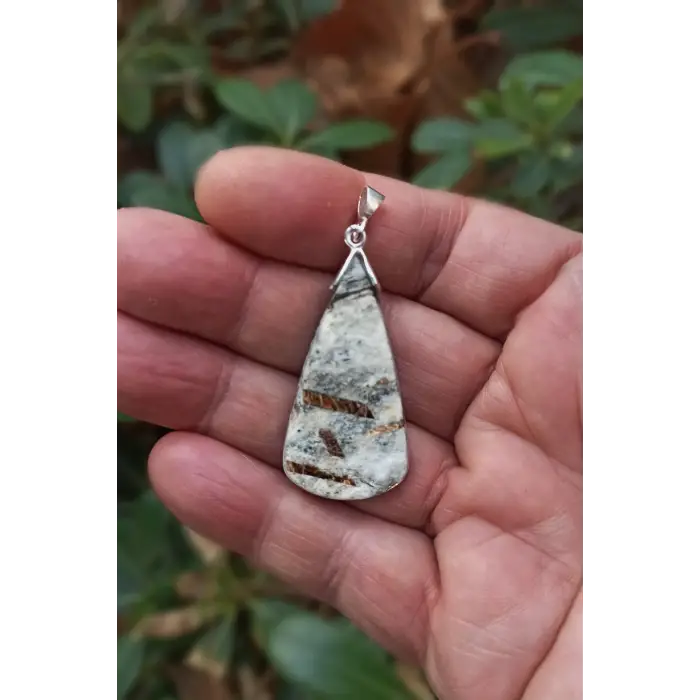 Nadir Bulunan Astrofilit Taşı Gümüşlü Kolye Ucu Astrophyllite 400-24