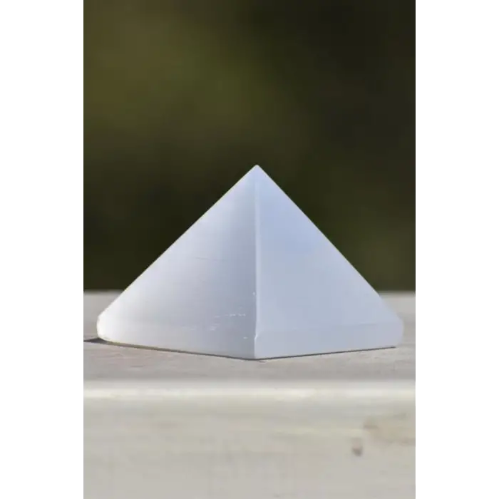 Piramit Kesim Doğal Beyaz Selenit