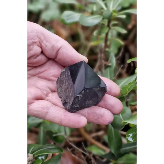 Piramit Kesim Doğal Şungit Taşı Shungite 32PS
