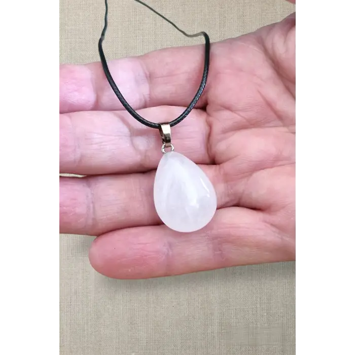 Süt Kuvars Deri İpli Kolye 454-1