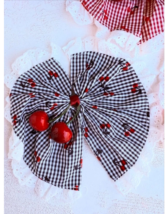 Dantel Detaylı Kirazlı Fiyonk Toka