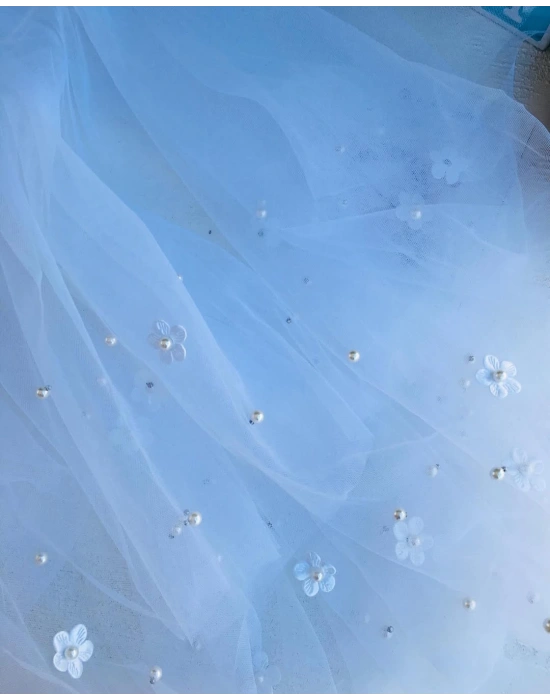 Gelinlikler Üzerine Muhteşem Kuyruklu Tül Toka