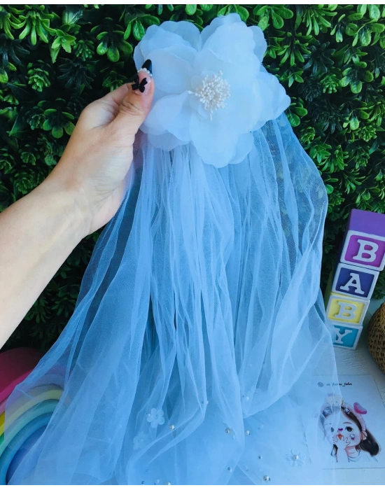 Gelinlikler Üzerine Muhteşem Kuyruklu Tül Toka