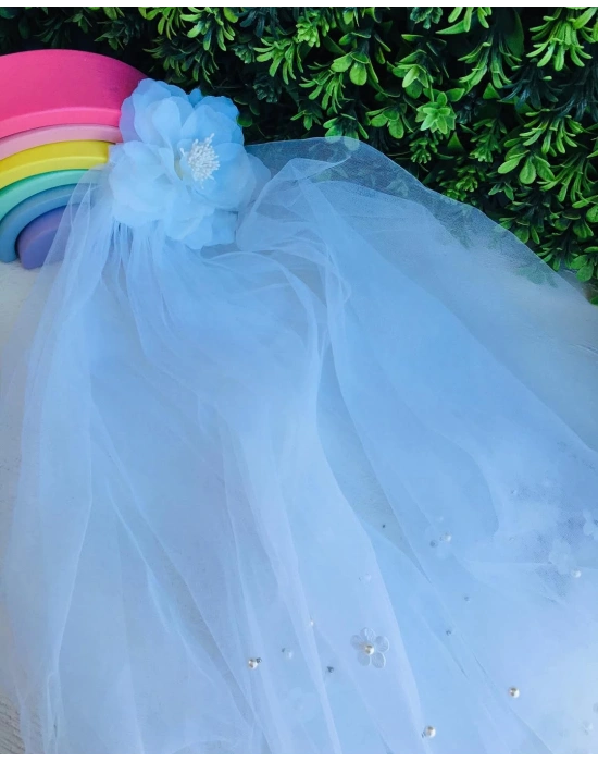 Gelinlikler Üzerine Muhteşem Kuyruklu Tül Toka