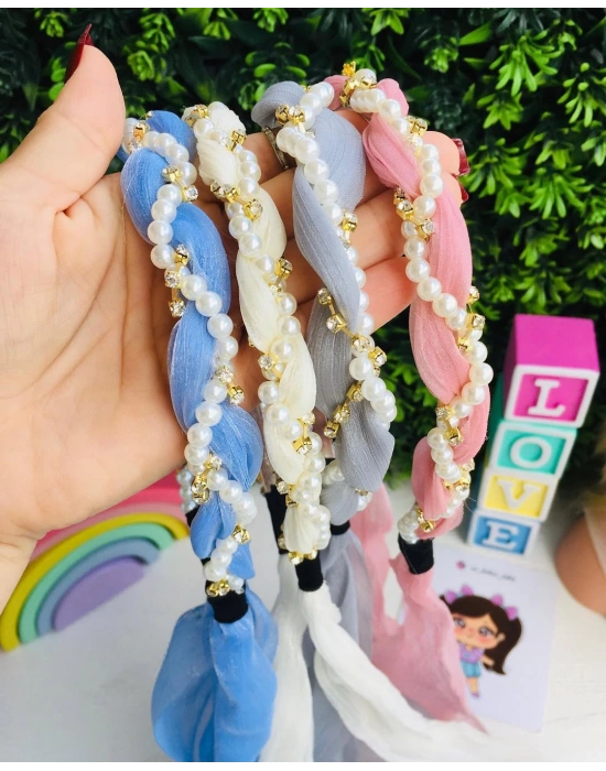 İnci Ve Taş Detaylı Tüllü Taç