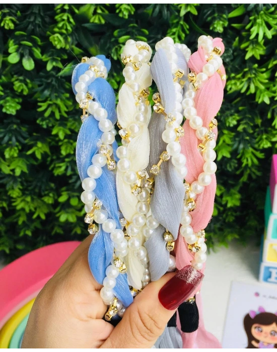 İnci Ve Taş Detaylı Tüllü Taç