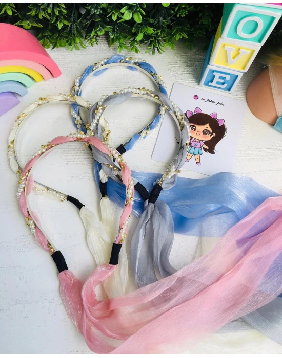 İnci Ve Taş Detaylı Tüllü Taç