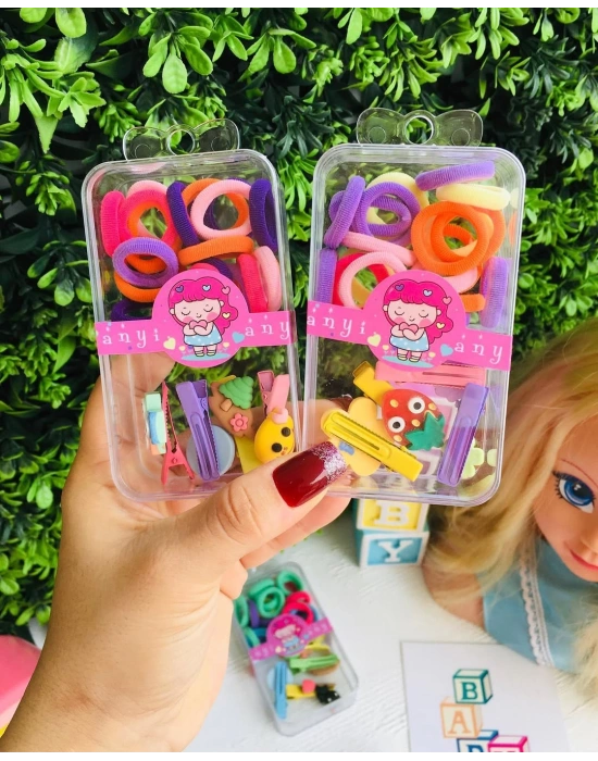 Klips Ve Havlu Lastik Tokalarla Dolu Kutu