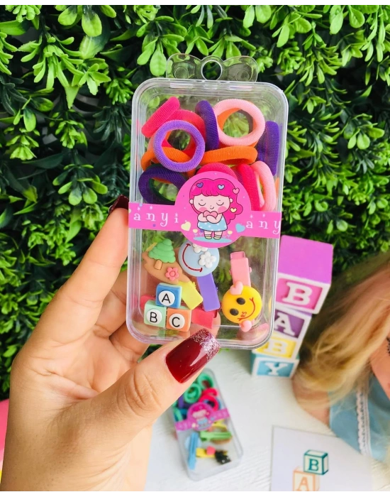 Klips Ve Havlu Lastik Tokalarla Dolu Kutu