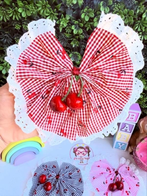 Dantel Detaylı Kirazlı Fiyonk Toka