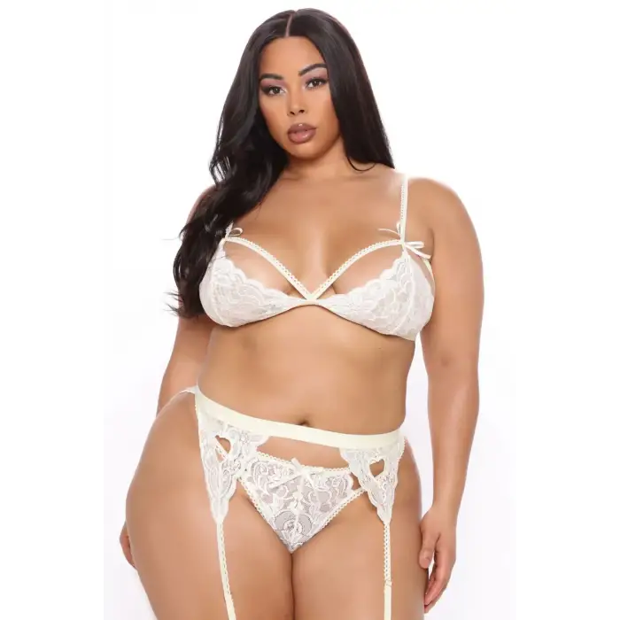 Blanche Majesté Curve Lace Garter Ensemble DM1283