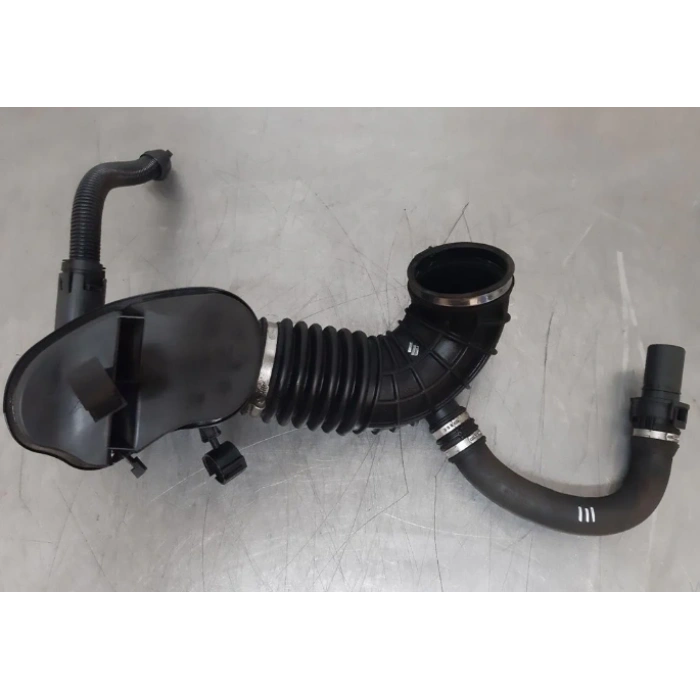 F20 LCI TEMİZ HAVA BORUSU B37 MOTOR İÇİN ORJİNAL