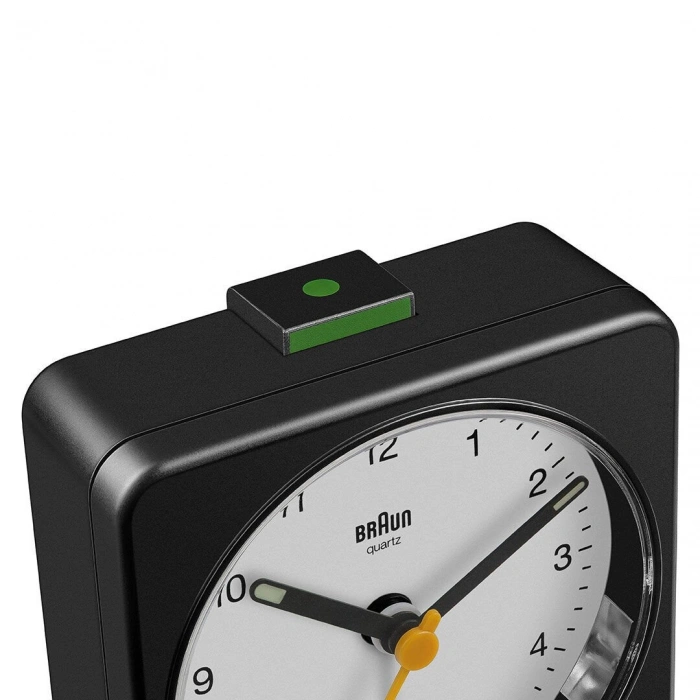 BRAUN BC03BW SİYAH-BEYAZ KLASİK SEYAHAT ANALOG ALARMLI MASA SAATİ