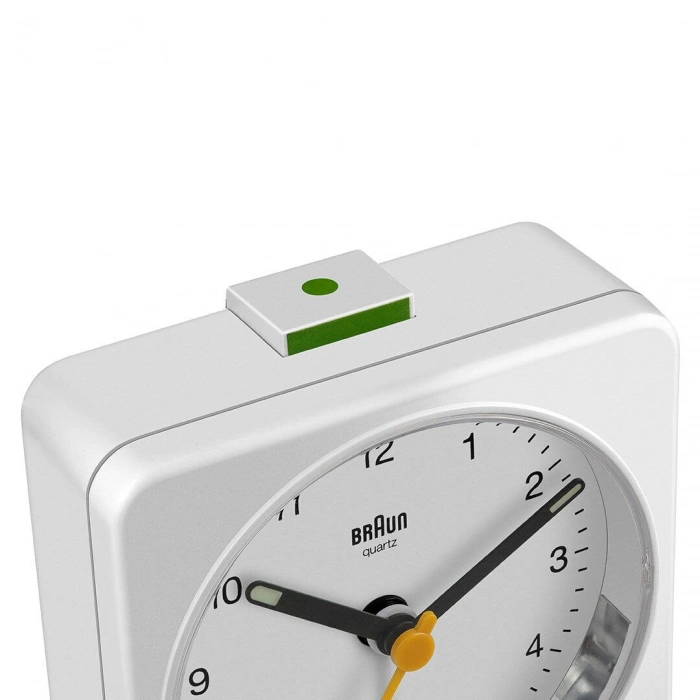 BRAUN BC03W BEYAZ KLASİK SEYAHAT ANALOG ALARMLI MASA SAATİ