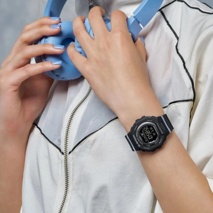 Casio G-Shock GMD-B300-1DR Bluetooth Bağlantılı Adım Sayar 20 ATM Su Geçirmez Kadın Kol Saati