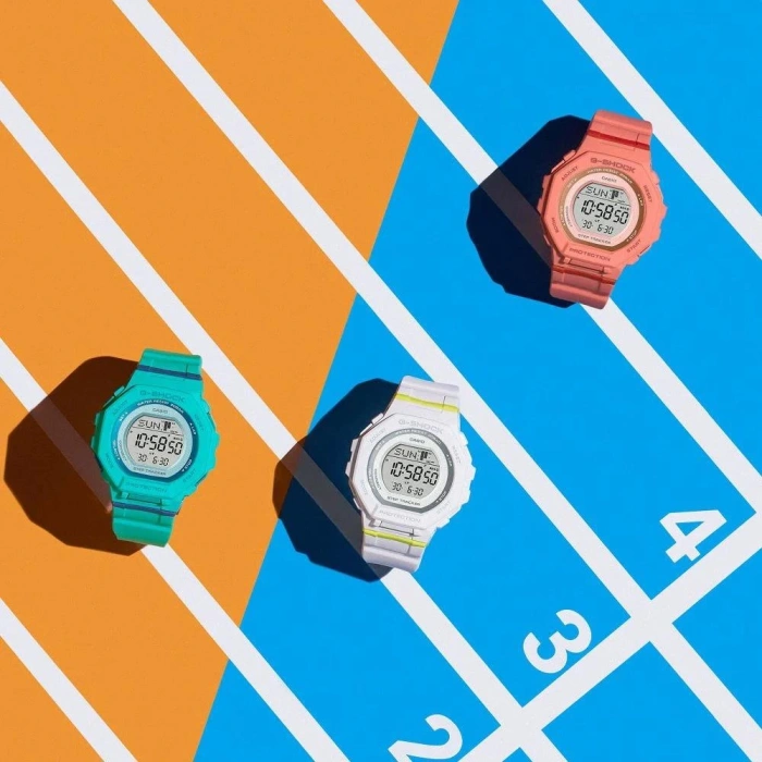 Casio G-Shock GMD-B300SC-4DR G-SQUAD Bluetooth Bağlantılı Adım Sayar 20 ATM Su Geçirmez Kadın Kol Saati