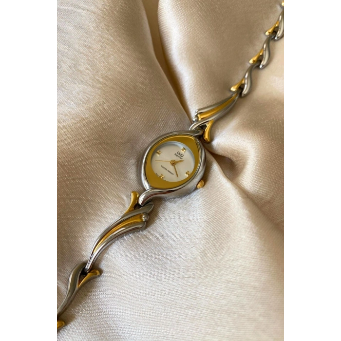 Q&Q Superior Sarı Gümüş Renk Özel Tasarım Çelik Kordon Küçük Vintage Kadın Kol Saati