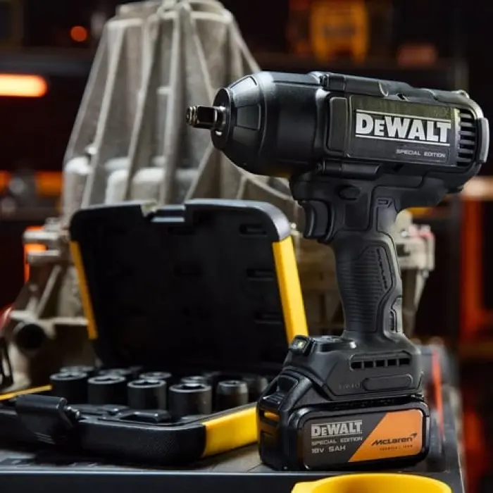 DEWALT DCF99MP2T-QW McLaren Edition 18V XR Kömürsüz 1/2 Darbeli Somun Sıkma Makinesi 2x5.0Ah Akü + Şarj Cihazı