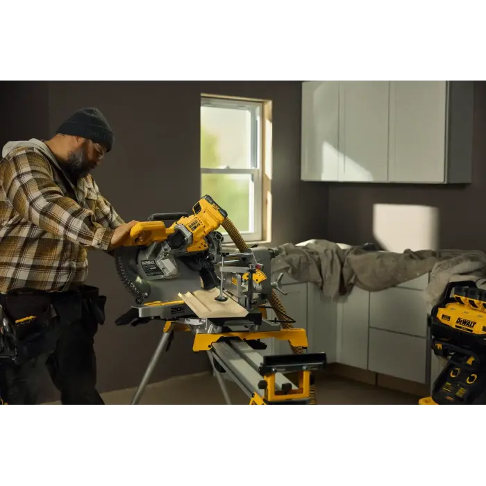 DEWALT DCS782 18V XR 305 mm Akülü Gönye Kesme Makinesi + 2 Adet DCB547 18V/54V FLEXVOLT 9.0Ah Akü + Şarj Cihazı