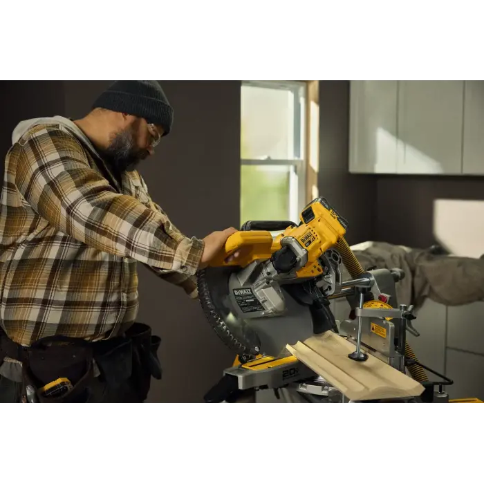 DEWALT DCS782 18V XR 305 mm Akülü Gönye Kesme Makinesi + 2 Adet DCB548 18V/54V FLEXVOLT 12.0Ah Akü + Şarj Cihazı
