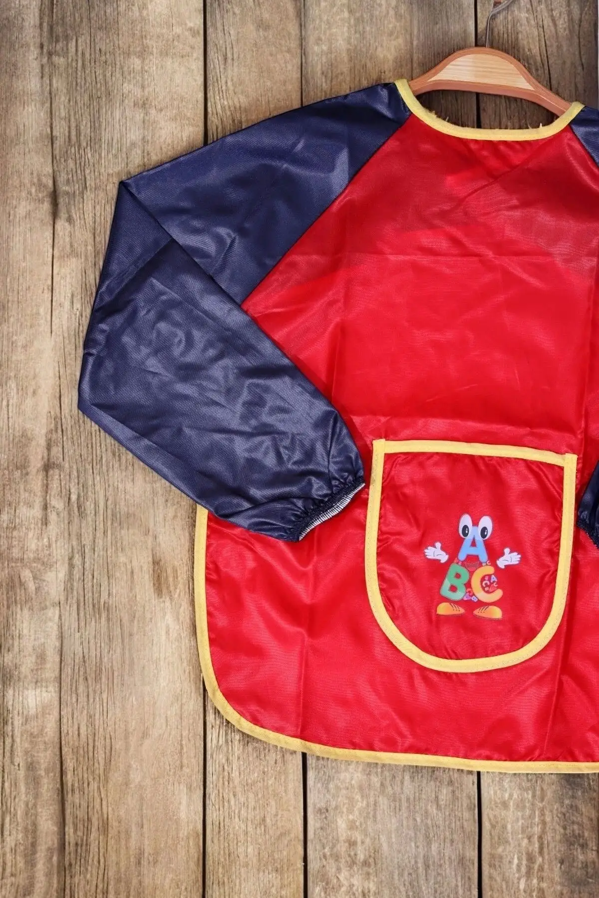 4-5 Yaş Unisex Cepli Boyama ve Aktivite Önlüğü Kreş ve Anaokulu için uygundur.