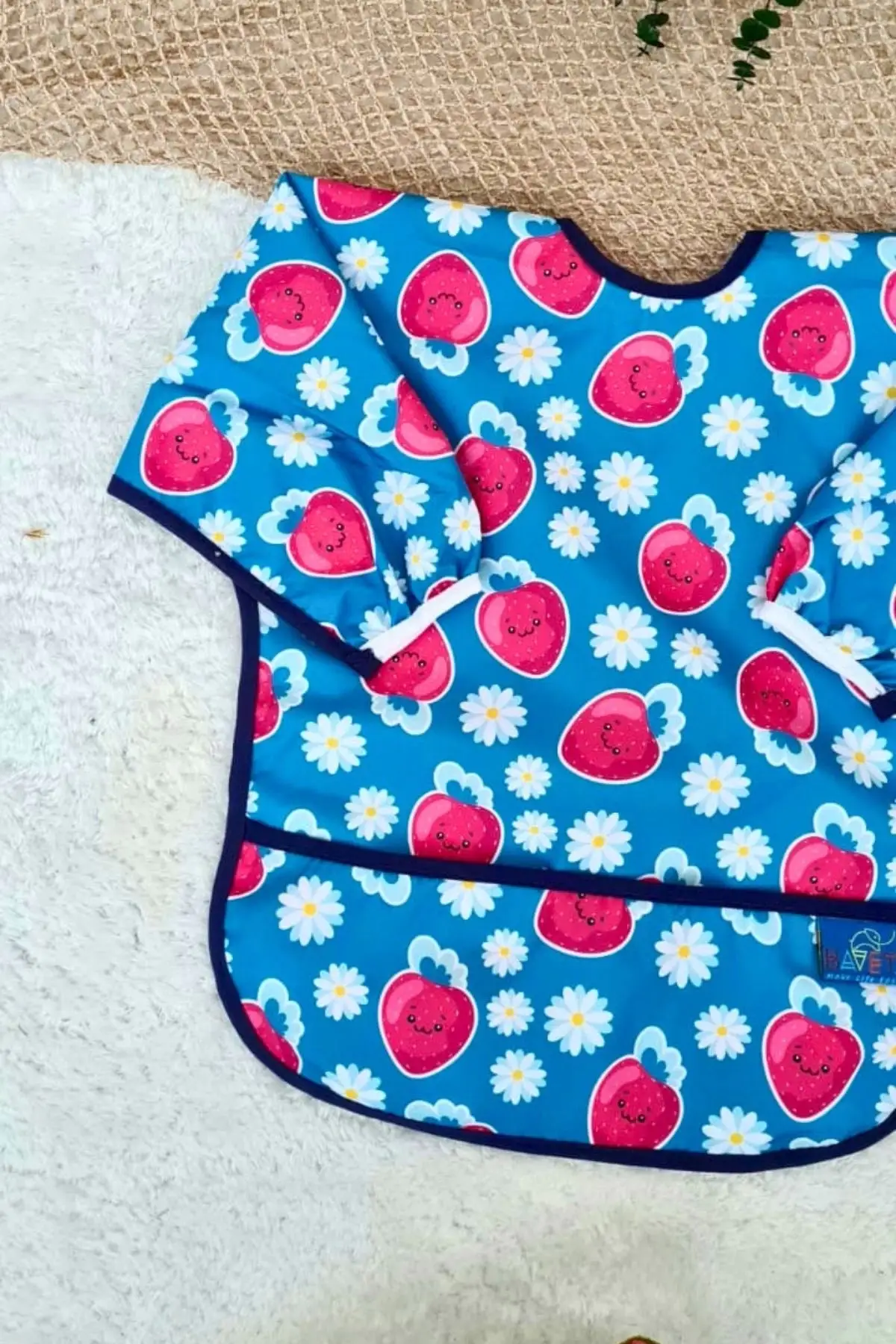 Çilek Desenli Sıvı Geçirmez Kız Aktivite ve Mama Önlüğü 6-24 Ay