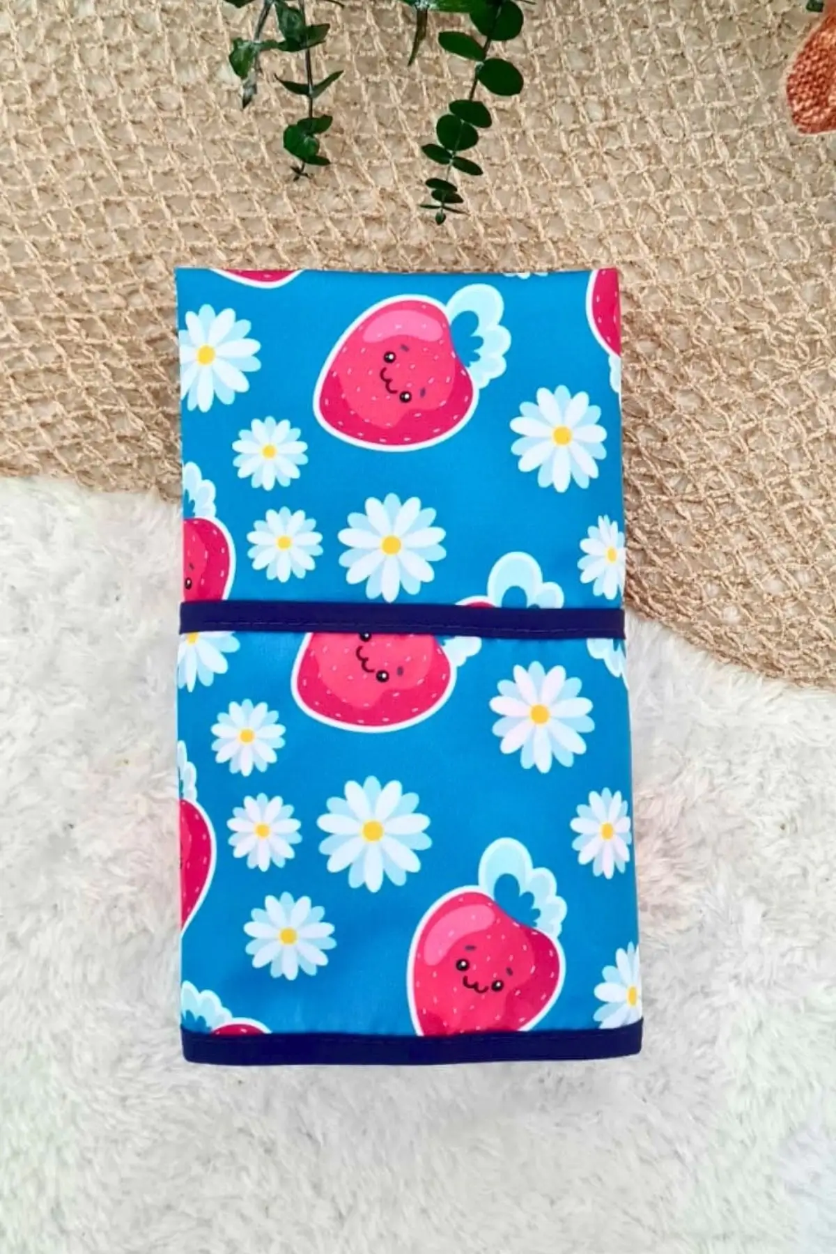 Çilek Desenli Sıvı Geçirmez Kız Aktivite ve Mama Önlüğü 6-24 Ay