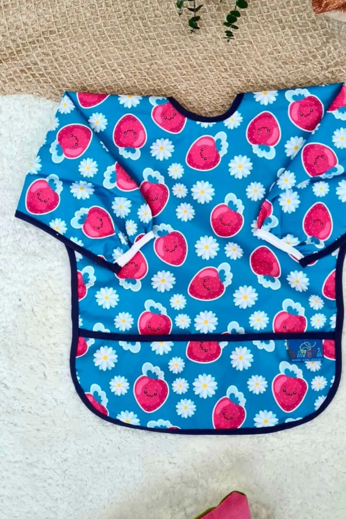 Çilek Desenli Sıvı Geçirmez Kız Aktivite ve Mama Önlüğü 6-24 Ay