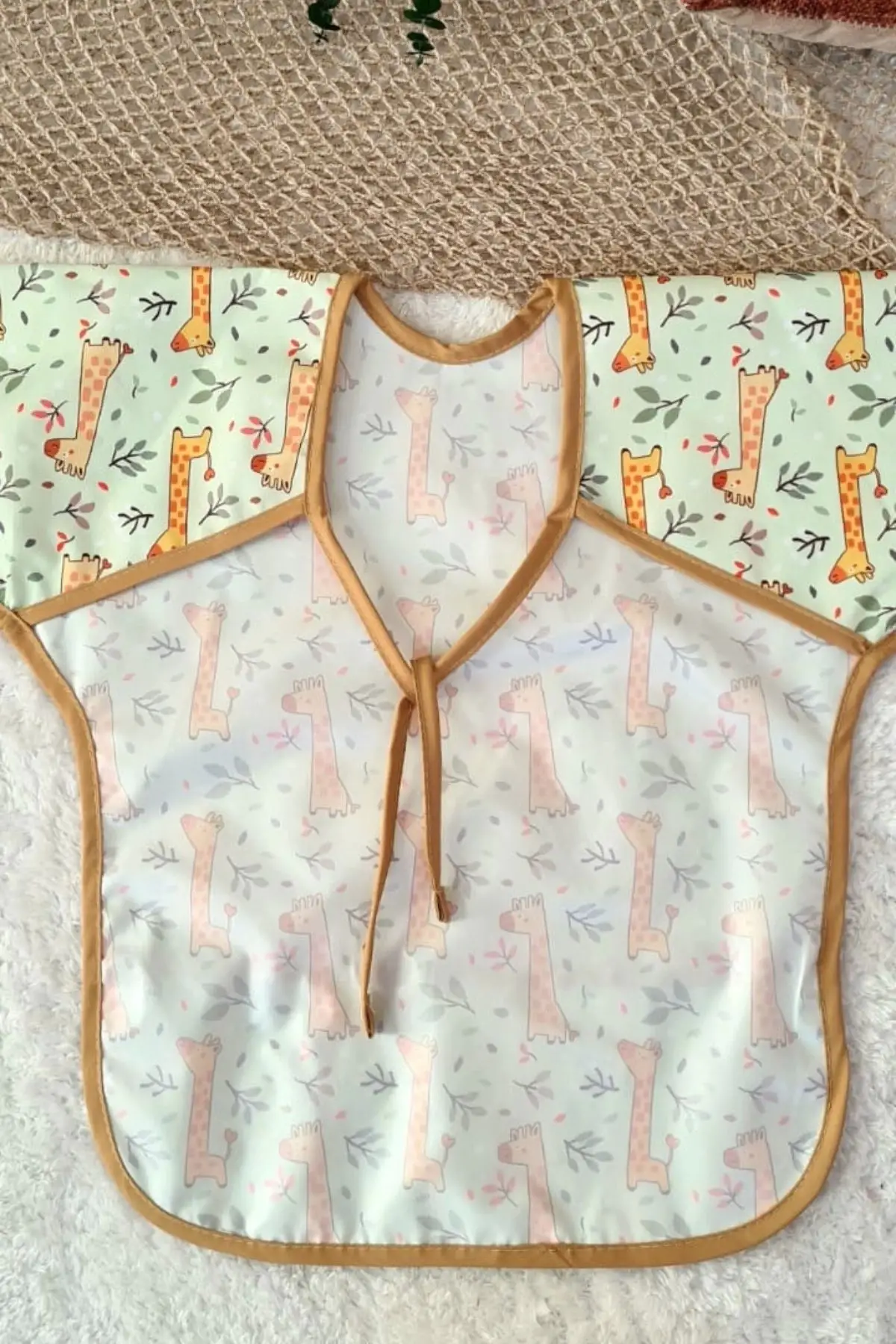 COLOUR ve FOREST Desenli 2li Paket Sıvı Geçirmez Unisex Aktivite ve Mama Önlüğü 6-24 Ay