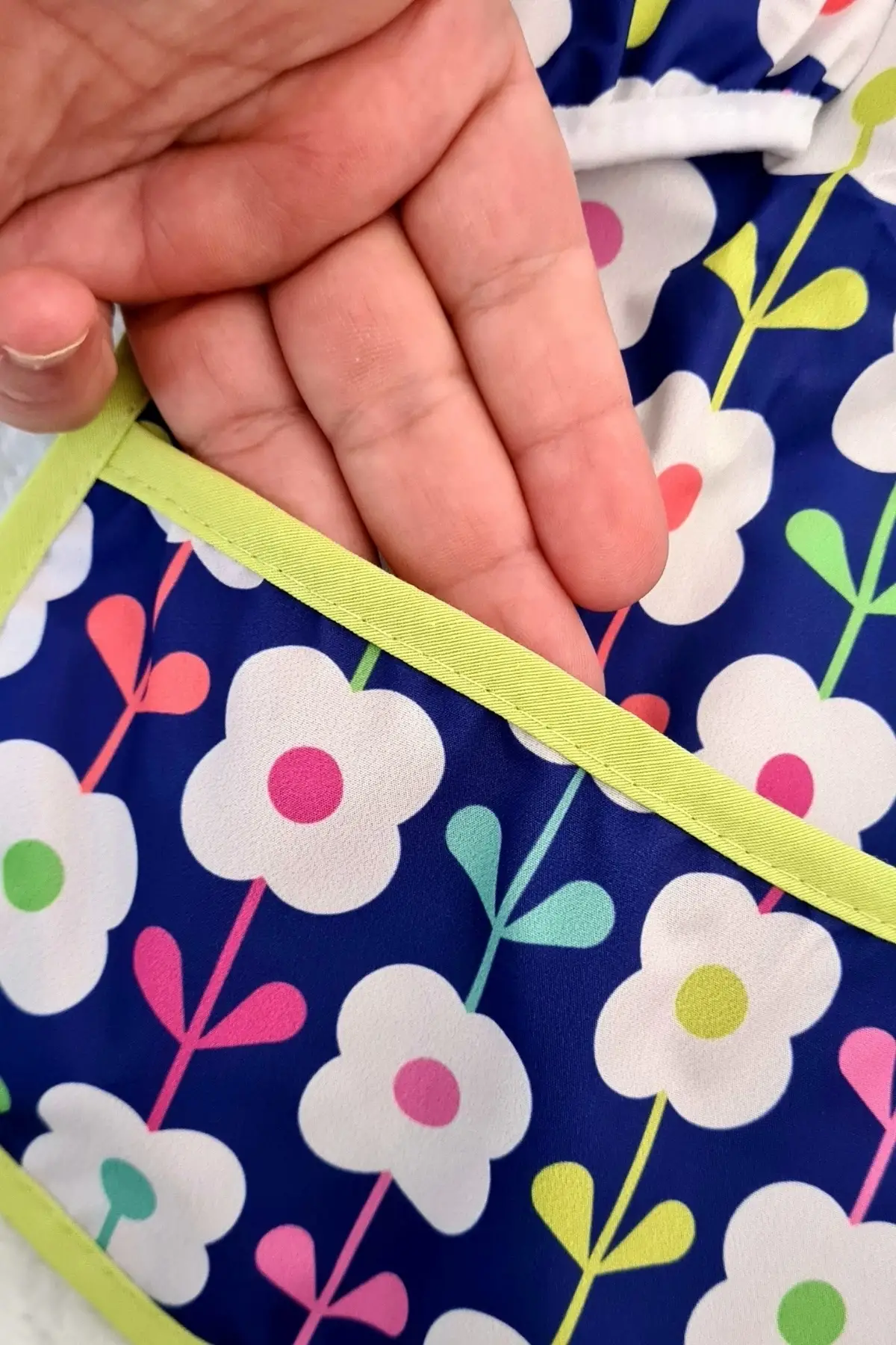 Colourfur Desenli Sıvı Geçirmez Unisex Aktivite ve Mama Önlüğü 6-24 Ay