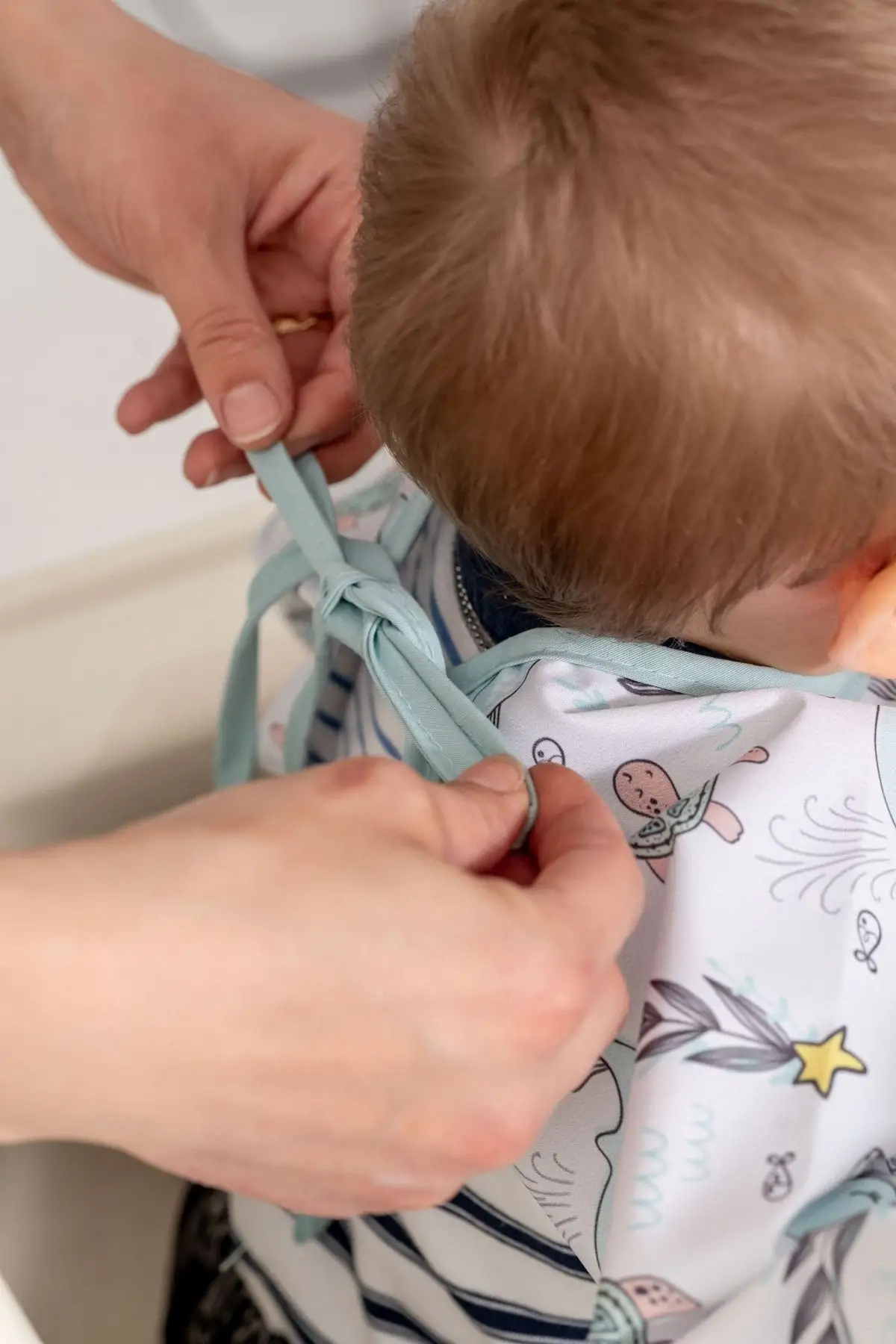 Dolphine Desenli Sıvı Geçirmez Unisex Aktivite Ve Mama Önlüğü 6-24 Ay