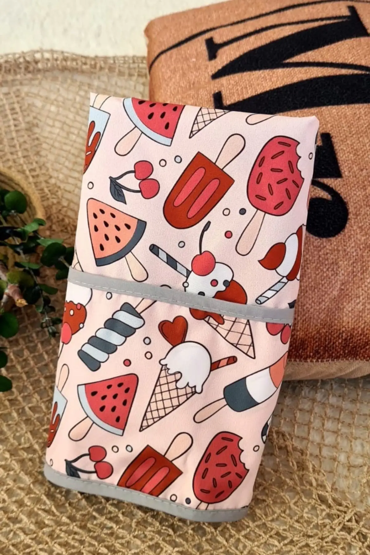 Dondurma Desenli Sıvı Geçirmez Unisex Aktivite ve Mama Önlüğü 6-24 Ay