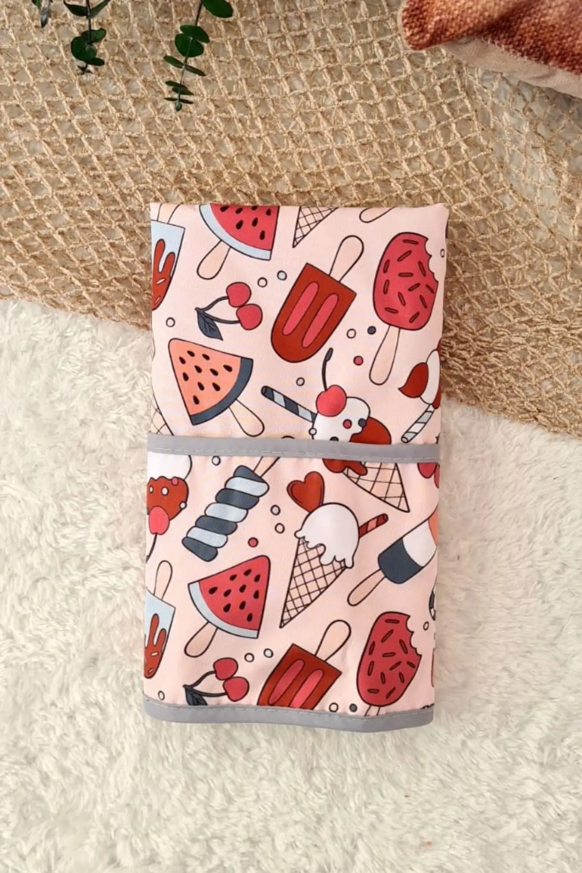 Dondurma Desenli Sıvı Geçirmez Unisex Aktivite ve Mama Önlüğü 6-24 Ay