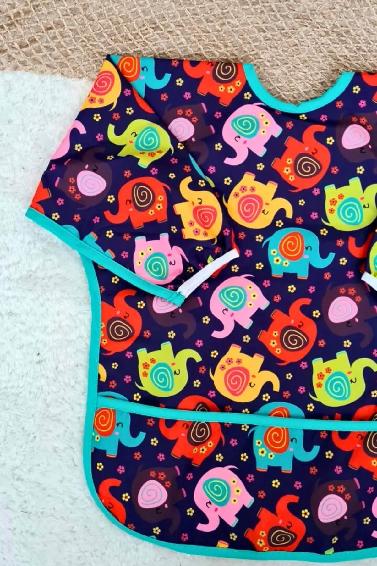 Filler Desenli Sıvı Geçirmez Kız Aktivite ve Mama Önlüğü 6-24 Ay