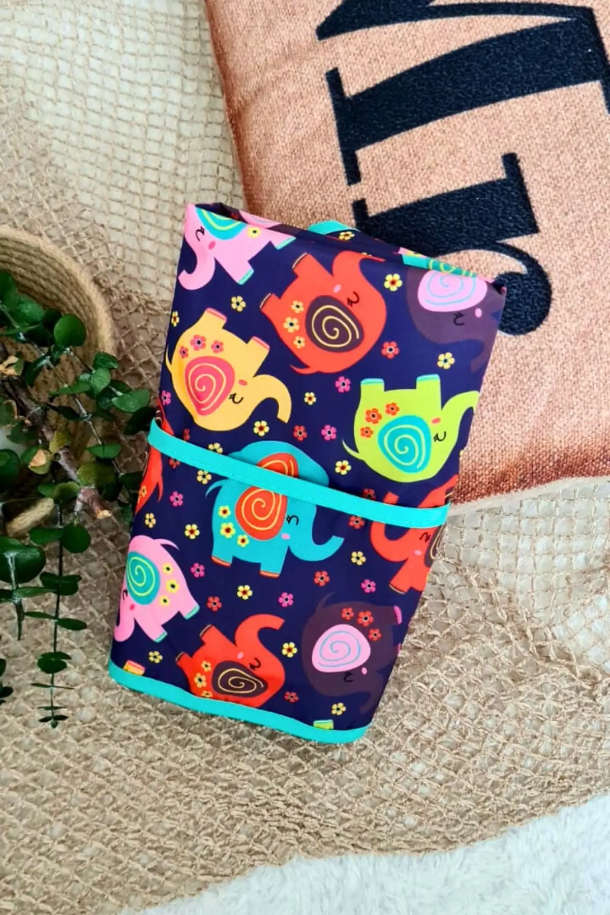 Filler Desenli Sıvı Geçirmez Kız Aktivite ve Mama Önlüğü 6-24 Ay