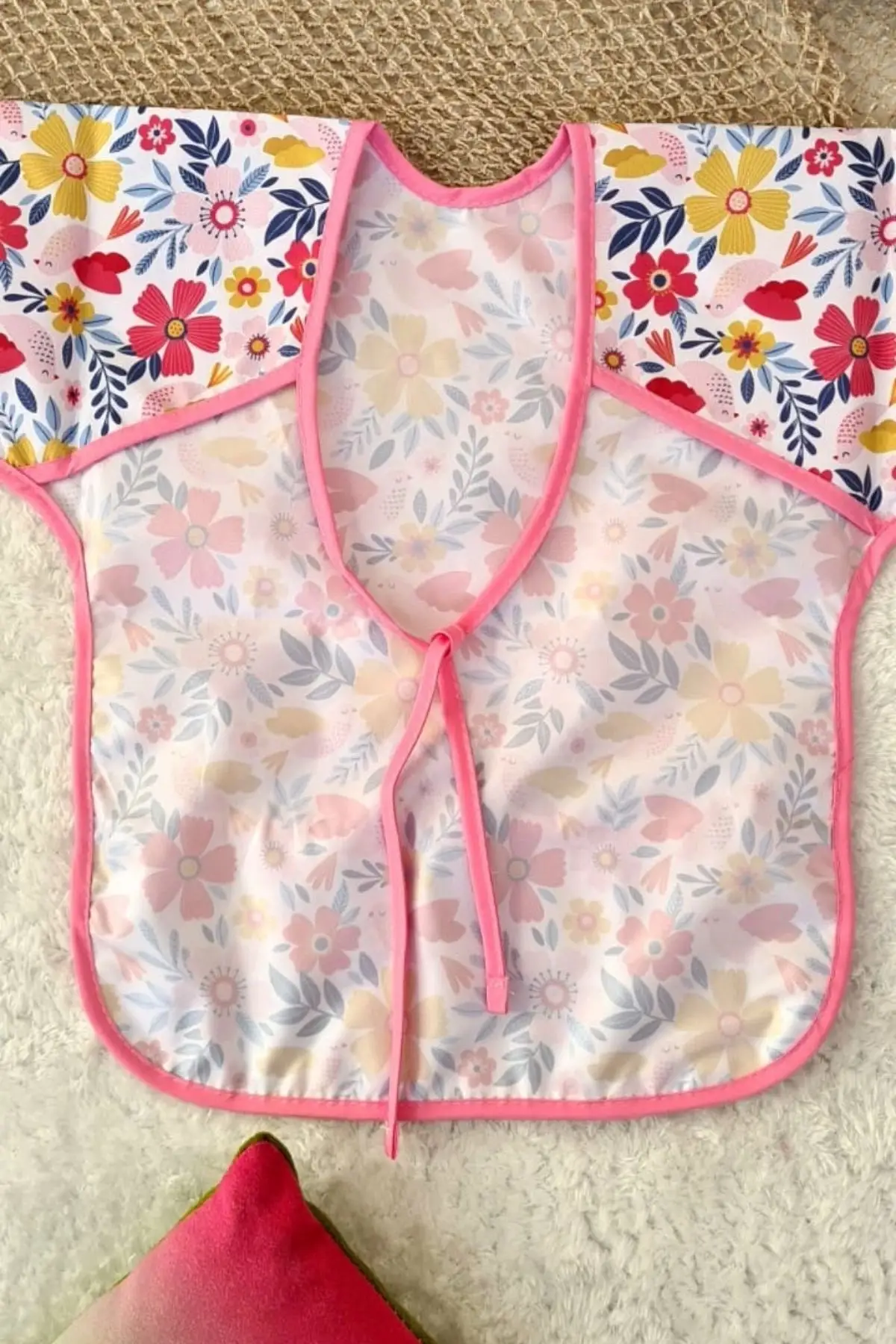 Flower Desenli Sıvı Geçirmez Unisex Aktivite ve Mama Önlüğü 6-24 Ay