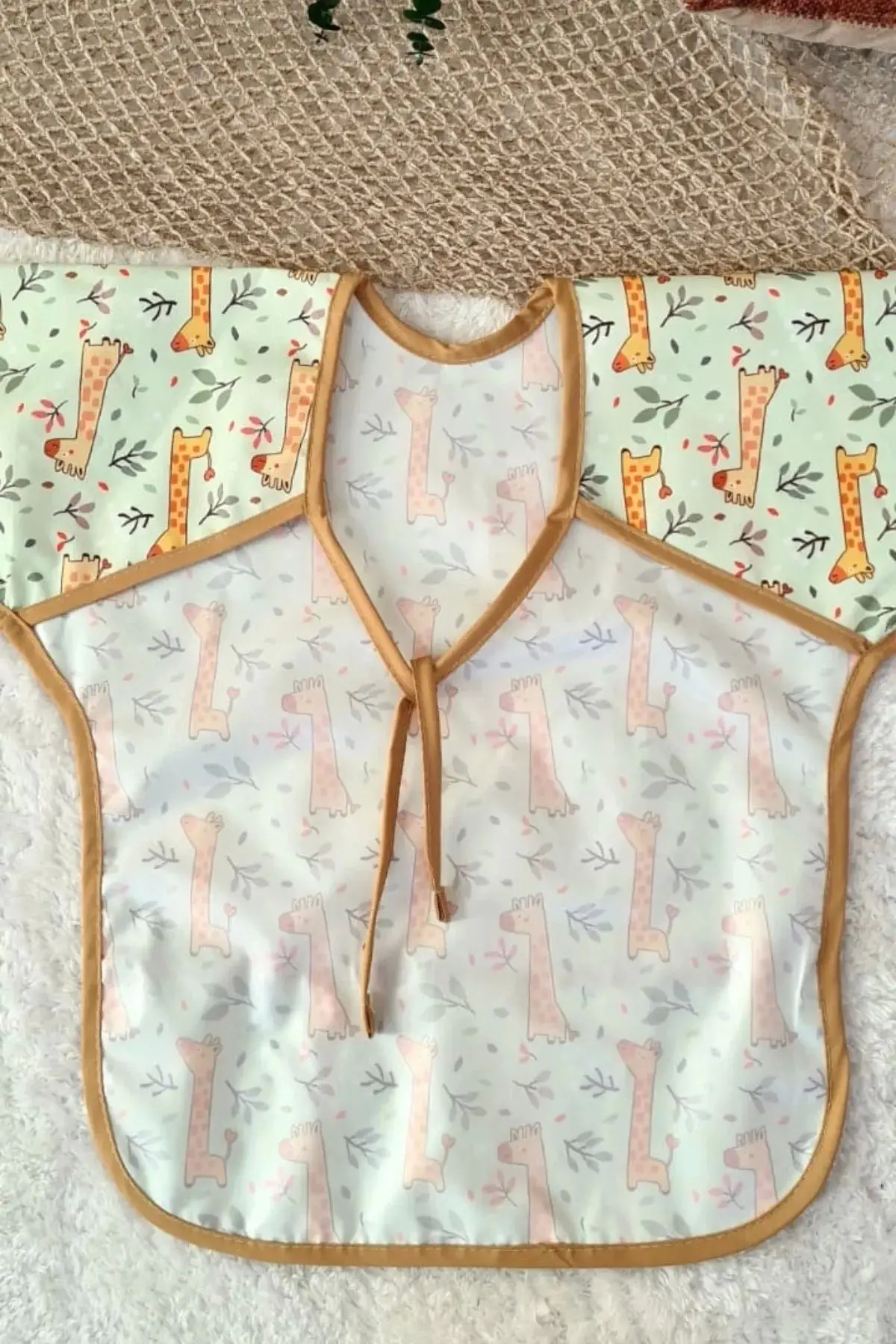 Forest Desenli Sıvı Geçirmez Unisex Aktivite Ve Mama Önlüğü 6-24 Ay